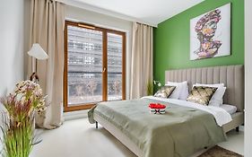 Lumina I Deluxe 2-Room Apartment With Balcony I Parking